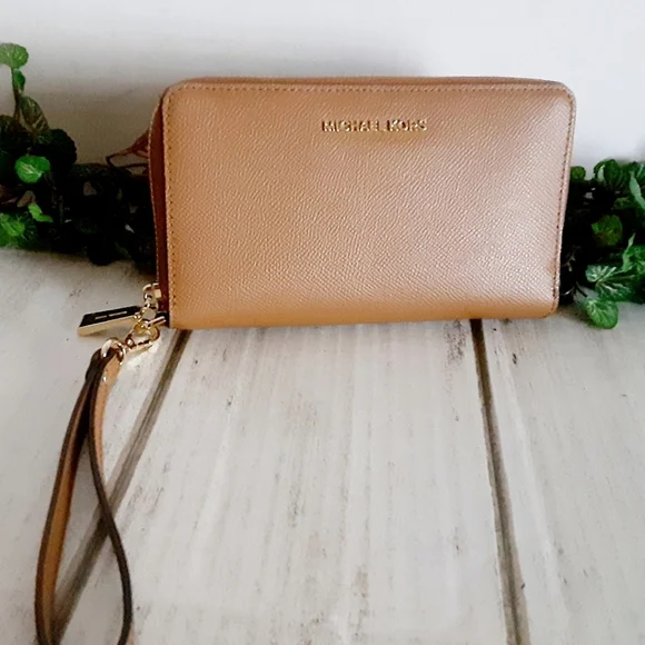 Michael Kors Multifunction Phone Wristlet/Wallet – Acorn - NWT - Picture 10 of 16